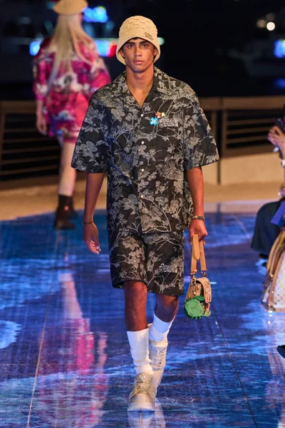 Look 63